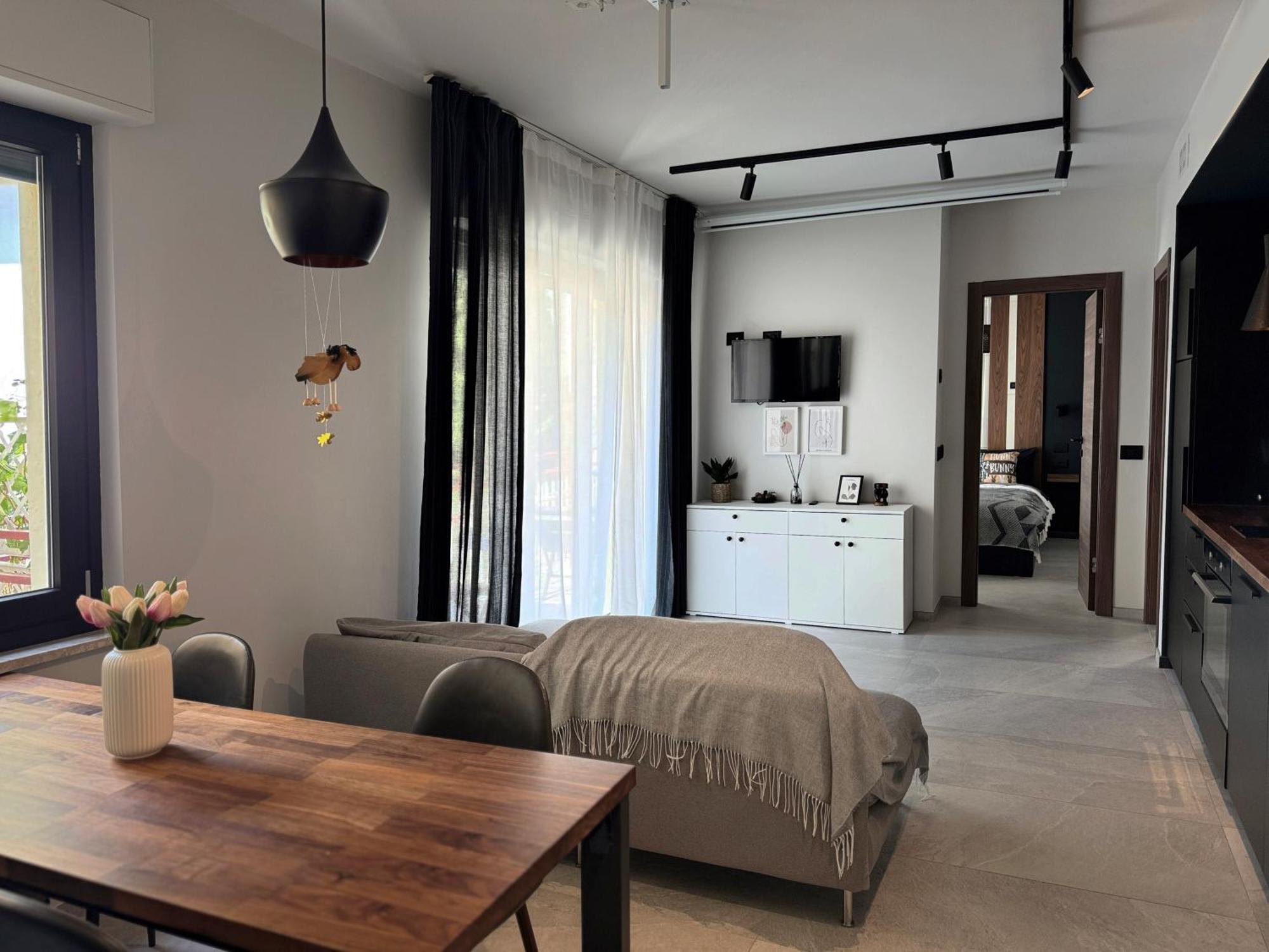 New Apartment In Historical Center Near Lake Riva del Garda Exterior photo