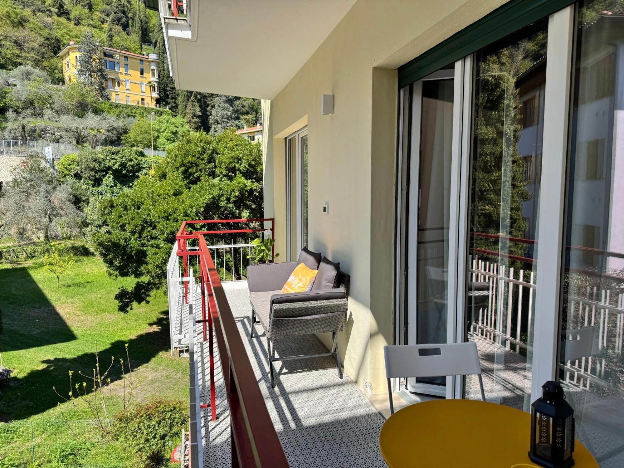 New Apartment In Historical Center Near Lake Riva del Garda Exterior photo