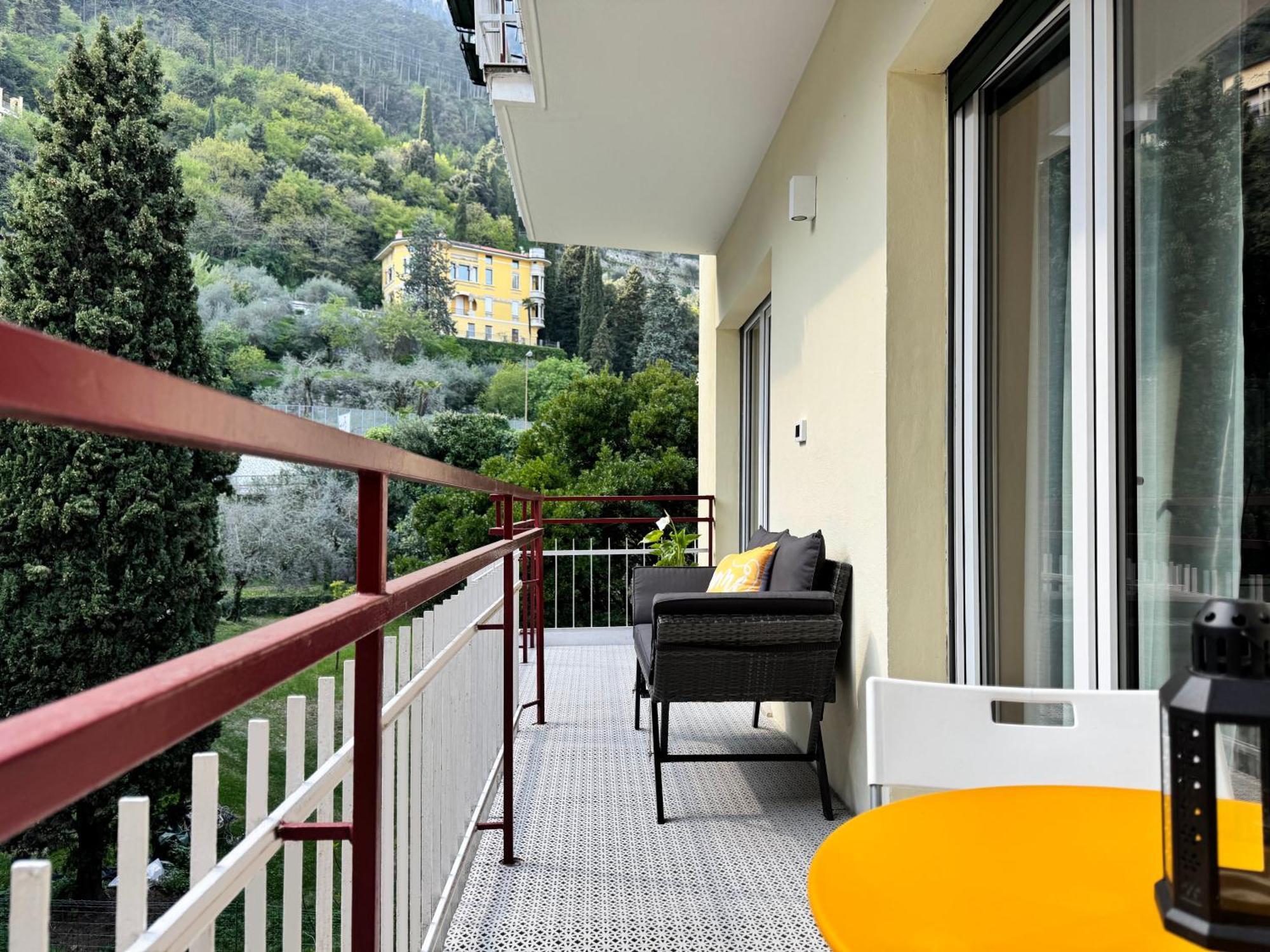 New Apartment In Historical Center Near Lake Riva del Garda Exterior photo